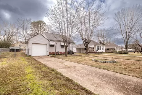 4022 Morris Dr, Fort Smith, AR 72904