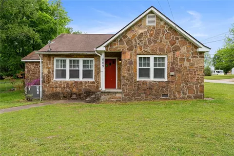 1009 W Gibson St, Ozark, AR 72949