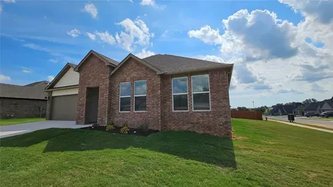 1906 Hahn St, Pea Ridge, AR 72751