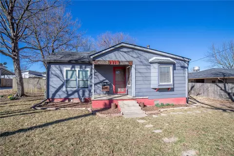 212 N 7th St, Rogers, AR 72756