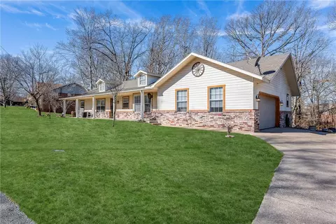 8137 Top Flite Cir, Rogers, AR 72756