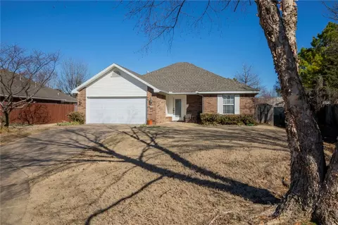 2796 Brenda Pl, Springdale, AR 72764