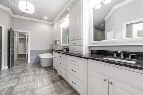 Bath - 4210 Integrity Dr, Springdale, AR 72762 photo 5 of 9
