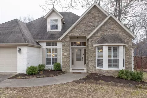 3059 E Summershade Dr, Fayetteville, AR 72703