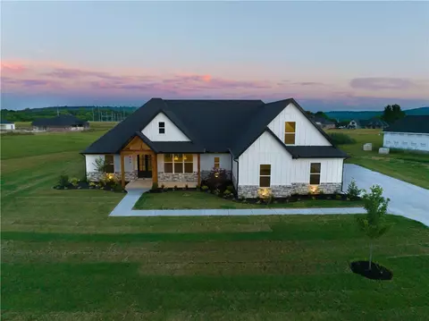 959 Asher St, Fayetteville, AR 72703