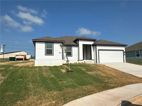 2000 N Fleetwood Ln, Siloam Springs, AR 72761