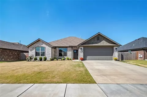 201 White Oak St, Gentry, AR 72734