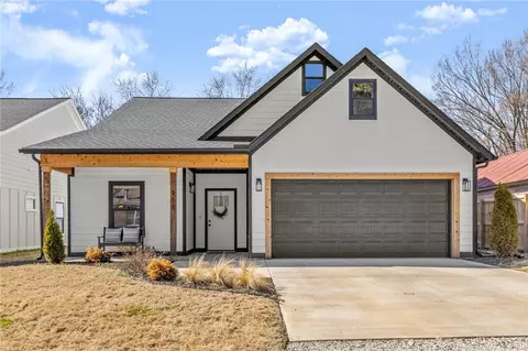 918 S C St, Rogers, AR 72756