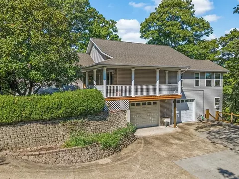 39 Burkimo Ln, Holiday Island, AR 72631
