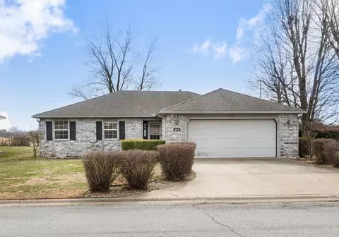 409 Thompson St, Centerton, AR 72719