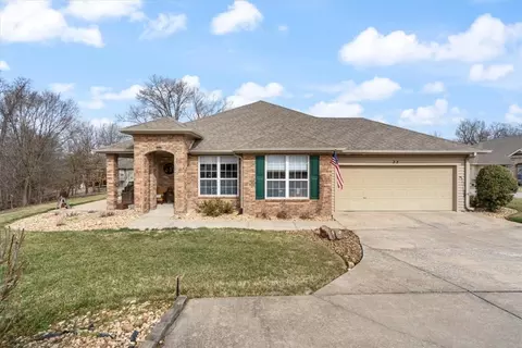 33 Highland Pkwy, Bella Vista, AR 72715