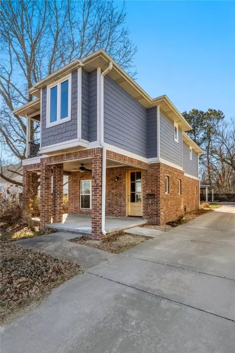 616 W Poplar St, Rogers, AR 72756