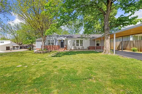 420 NW 7th St, Bentonville, AR 72712
