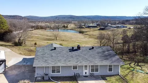 19295 E Black Oak Rd, Fayetteville, AR 72701