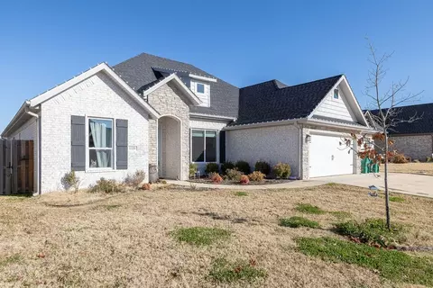 1320 Blue Moon Rd, Centerton, AR 72719