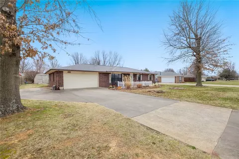 525 Concord St, Lowell, AR 72745