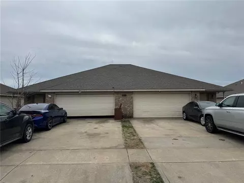 1013 A B Remington Dr, Springdale, AR 72764