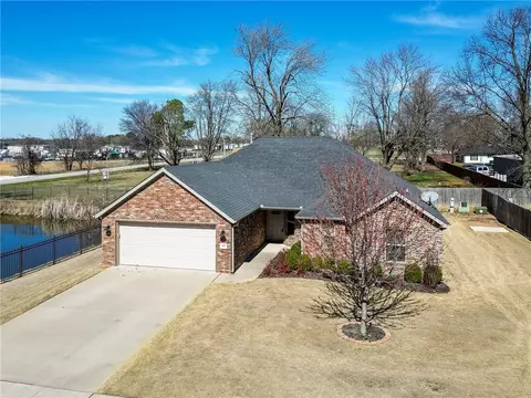 140 Ranalli Ave, Springdale, AR 72762