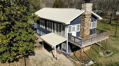 214 Squire Beaver Rd, Eureka Springs, AR 72631