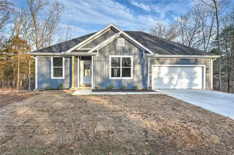 7 Holcombe Ln, Bella Vista, AR 72714