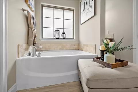 Bath - 601 Melrose Pl, Bentonville, AR 72712 photo 3 of 4