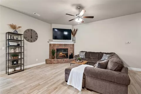 Living - 601 Melrose Pl, Bentonville, AR 72712 photo 1 of 3