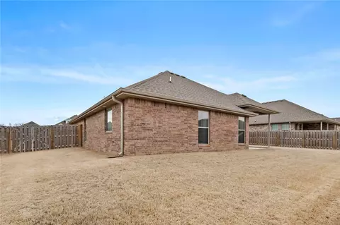 Exterior - 601 Melrose Pl, Bentonville, AR 72712 photo 4 of 7