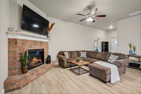 Living - 601 Melrose Pl, Bentonville, AR 72712 photo 2 of 3