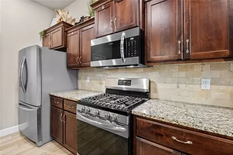 Kitchen - 601 Melrose Pl, Bentonville, AR 72712 photo 4 of 4