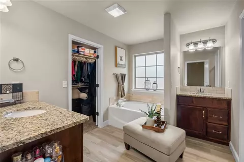 Bath - 601 Melrose Pl, Bentonville, AR 72712 photo 1 of 4