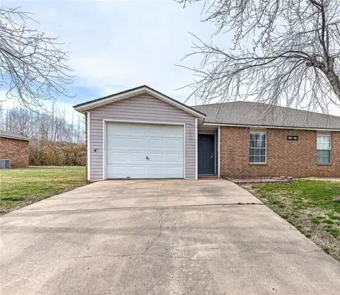 1549 N Boxley Ave, Fayetteville, AR 72704