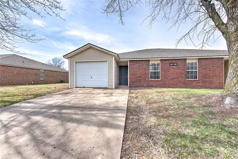 1573 N Boxley Ave, Fayetteville, AR 72704