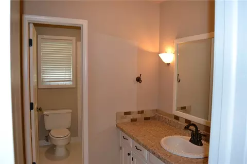 Bath - 2609 Roxbury Ln, Fort Smith, AR 72908 photo 2 of 5