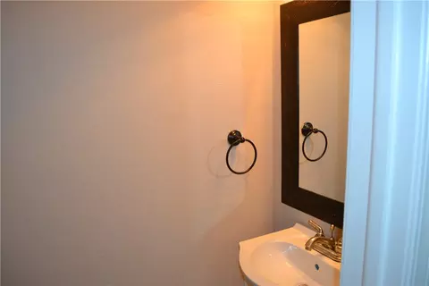 Bath - 2609 Roxbury Ln, Fort Smith, AR 72908 photo 1 of 5