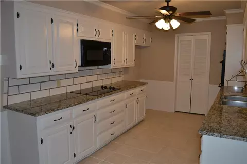 Kitchen - 2609 Roxbury Ln, Fort Smith, AR 72908 photo 4 of 5