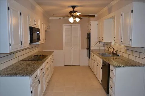 Kitchen - 2609 Roxbury Ln, Fort Smith, AR 72908 photo 5 of 5
