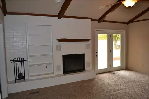 Living - 2609 Roxbury Ln, Fort Smith, AR 72908 photo 2 of 3