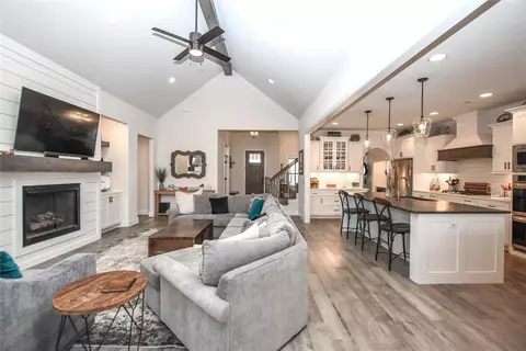 Living - 1005 Red Oak Loop, Elm Springs, AR 72728 photo 3 of 7