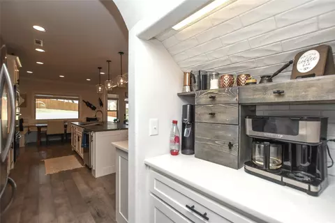 Kitchen - 1005 Red Oak Loop, Elm Springs, AR 72728 photo 7 of 8