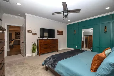 Bedroom - 1005 Red Oak Loop, Elm Springs, AR 72728 photo 2 of 4