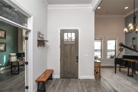 Entry Way - 1005 Red Oak Loop, Elm Springs, AR 72728 photo 2 of 4