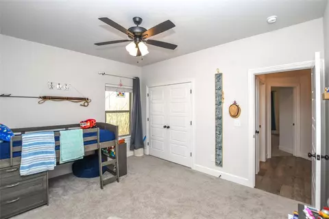 Bedroom - 1005 Red Oak Loop, Elm Springs, AR 72728 photo 3 of 4