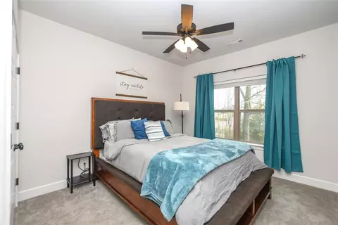 Bedroom - 1005 Red Oak Loop, Elm Springs, AR 72728 photo 4 of 4