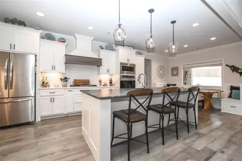 Kitchen - 1005 Red Oak Loop, Elm Springs, AR 72728 photo 1 of 8
