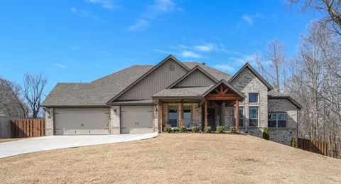 1005 Red Oak Loop, Elm Springs, AR 72728