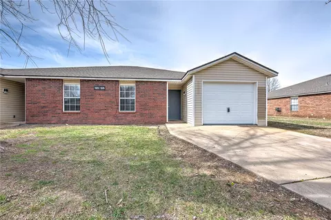 1575 N Boxley Ave, Fayetteville, AR 72704