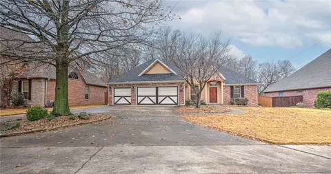 4802 Newcastle Rd, Bentonville, AR 72712