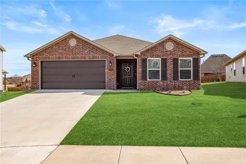 602 Woodcreek Loop, Lowell, AR 72745