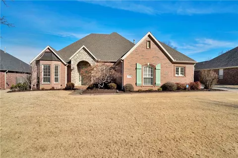 1590 E Brighton Pl, Fayetteville, AR 72703