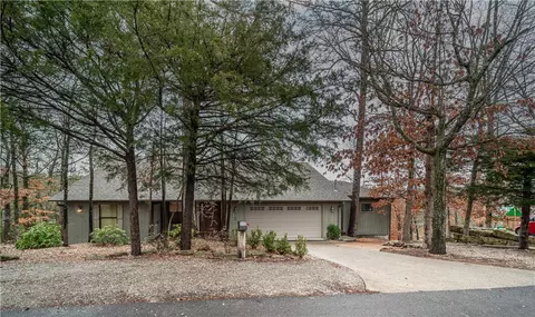 123 Oakridge Dr, Eureka Springs, AR 72632